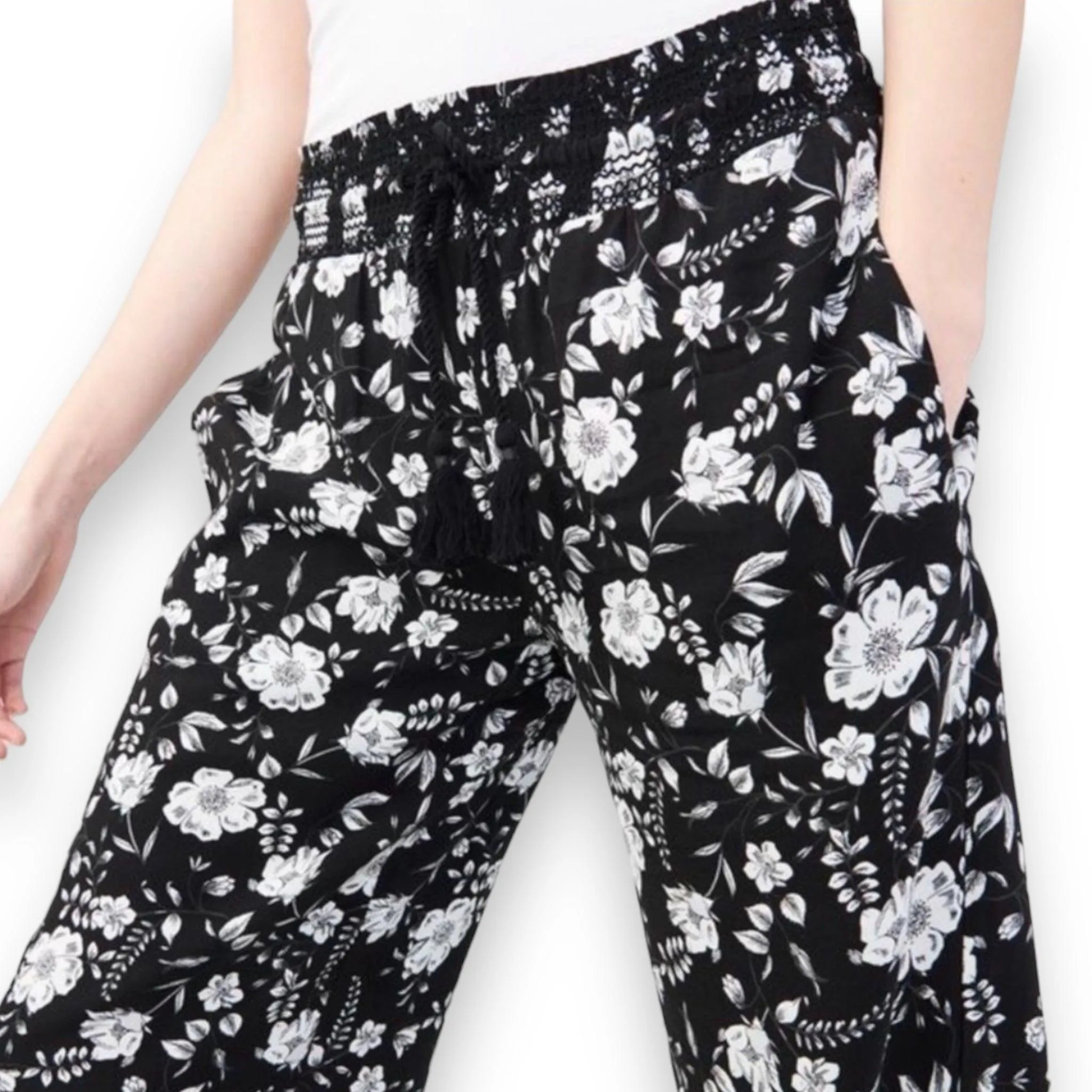 Black Floral Capri Pants for Women