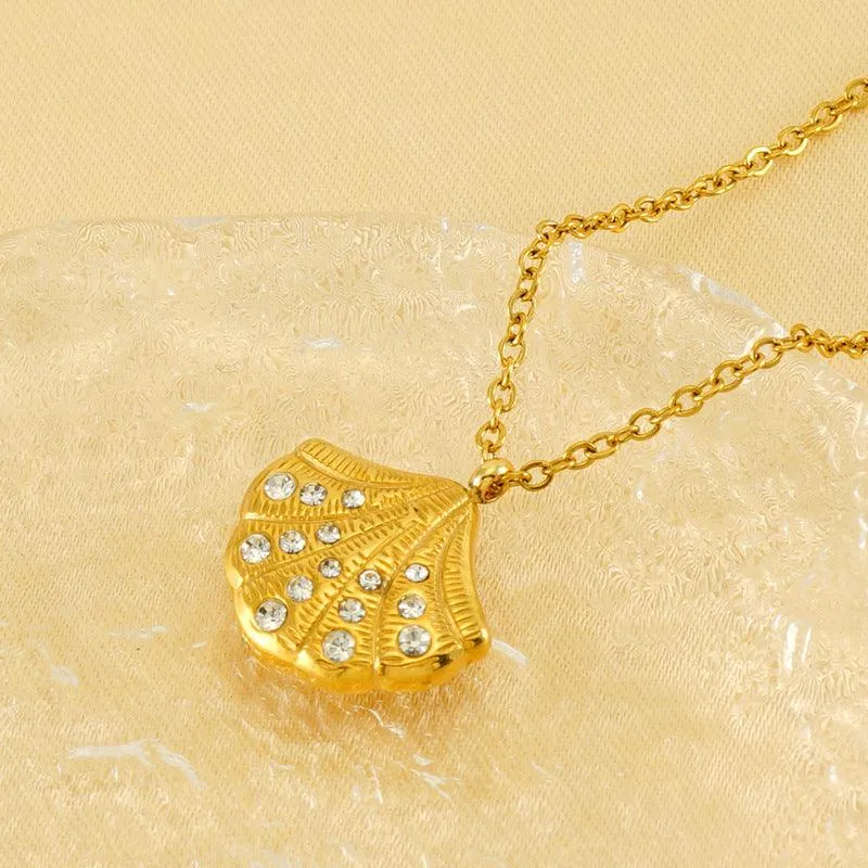 Gold Shell Pendant Necklace with Crystals – Trendy Jewellery